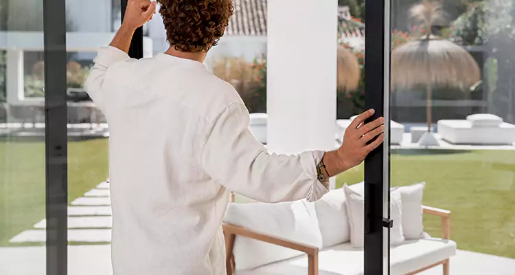Sliding Screen Door Maintenance for Closing Issues in North Miami Beach, FL